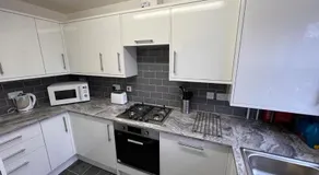 Hereford - Kestrel House - 4 Bedroom House Close to City With Parking - Sleeps 7 - Suitable for Family Gatherings or Contractors With Vehicles - Hosted by RENTMYHOUSE - Image 4