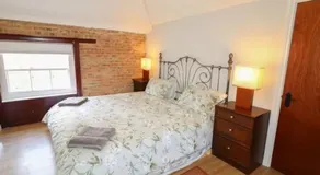 6 bed Cozy Victorian Cottage - Image 2