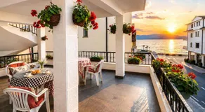 Villa Dudan LakeView Terrace & Parking available - Image 3
