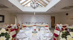 Golden Lion Hotel - Image 2