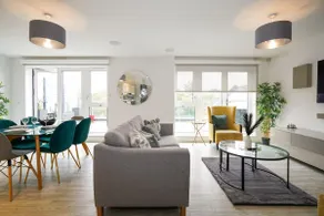 Serenity by the Water: 3-Bed London - Image 3
