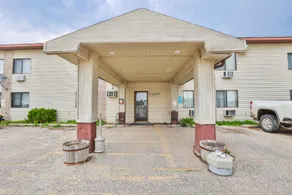 OYO Hotel Pipestone MN, Canterbury Park - Image 5