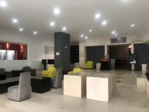 We Hotel Aeropuerto - Image 4