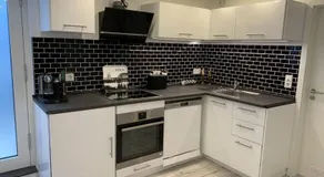 Modern apartment especially suited for business consultants I close to Telekom, UN Campus I public transport nearby I reserved parking - Image 3