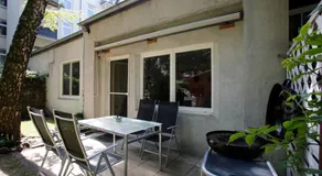 Peaceful City Garden Apartment - Image 4