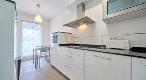 Family Retreat with Views, Terrace & Parking - Image 3