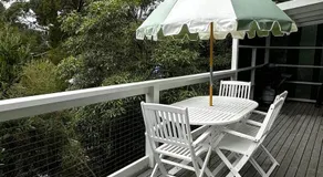 Seaview Treehouse - three minute walk to the beach - Image 4