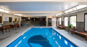 Gray Wolf Inn & Suites - Image 4