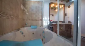Villa with amazing views, jacuzzi and private pool - Image 3