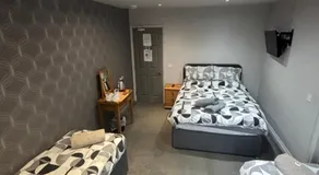 Airport Tavern Accommodation - Image 2