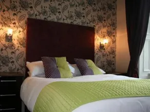 Royal Hotel - Image 5