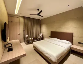Hotel Baywatch Gorai - Image 2