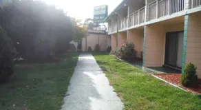 Budgetel Inn & Suites Hotel - Image 4