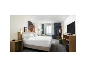 CLT Airport Inn & Suites - Image 1