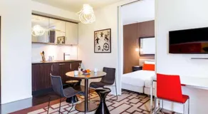 Disneyland Deluxe flat, outside pool, Climatisation, 1 min to Disney Parks - Image 2