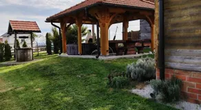 Wood & Hills Heritage Retreat with Private Spa - Image 2