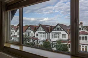 Brookview Guest House - Image 4