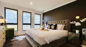 Luxe Retreat with Spa - Near airport & CBD - Image 2