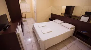 Hotel Holliday - Image 2