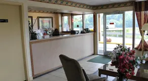 Scottish Inn Knoxville - Image 5