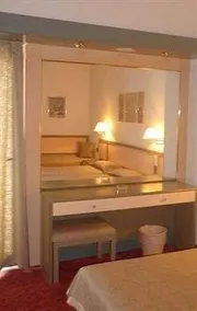 Rainbow Hotel - Image 3