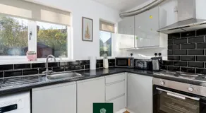 3 Bed House with King Size bed near Uni and QMC - Image 4