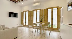 Apartamento en casco histórico con vistas a la iglesia - Image 4