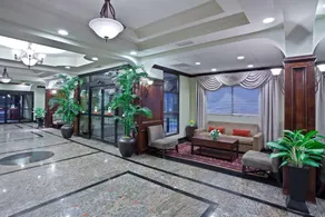 La Quinta Inn & Suites by Wyndham Downtown Conference Center - Image 3