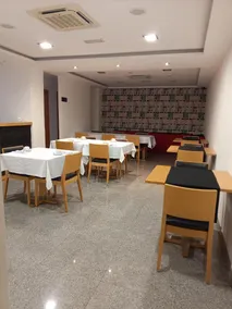 Hotel Ritz Capital - Image 2
