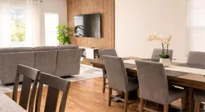 Stylish Apt 3BR, Near NYC, EWR & Free Parking - Image 2