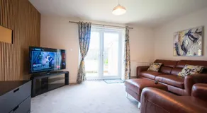 Spacious Luxurious Serviced Accommodation 2 - Image 2