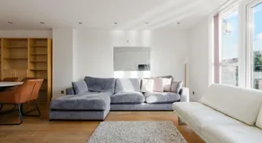 GuestReady - Riverside Retreat in Wapping - Image 2