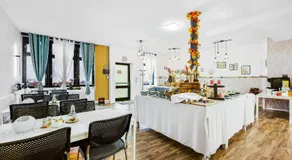 Hotel Phoenix - Image 2