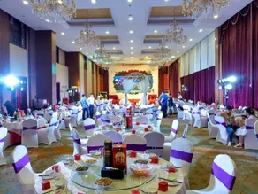 Beijing Blue Peacock Business Hotel - Image 2