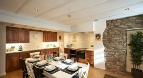 Thornhill Lodge, Historic 4 Bed, 4 Ensuite - Image 3