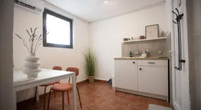 Tiny apartment - Image 4