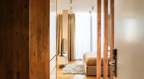 Modern Apartment with Balcony & Fast Wi-Fi & Self Check-in - Image 2