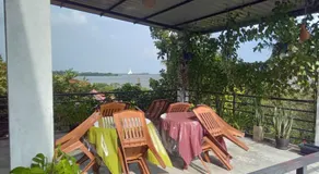 Lake Edge Resort - Image 4
