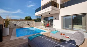 Flos Apartments - Image 3