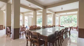 Urbanview Hotel Syariah Insani Cisarua Puncak - Image 3