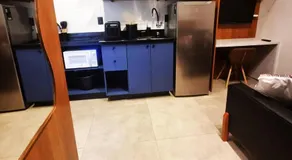 Studio Moderno e Novo - Cozinha Completa, Ar Condicionado e Wifi - Rápido Acesso ao Centro - Image 5