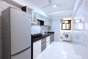 Elegant 3 BHK Bandra Apartment | City Yet Peaceful - Image 4