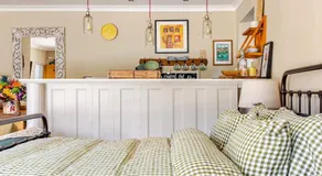 The Old Pool House, Stylish Large Studio in Private Country Estate with Air Con - Image 4