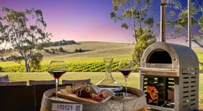 Norm's Vineyard Retreat - Image 4