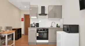 Modern aparthotel 1 minute away from Ilford station 20 minutes from Central London - Image 3