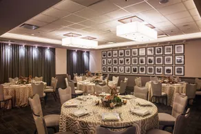 Fairfield Inn and Suites Chicago Downtown-River North - Image 3
