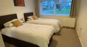 Contractor Accommodation Free Parking WiFi Near Worksites - 2 Bedroom Home In Three Bridges Crawley Gatwick - Image 2