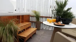 Appartement 'Narcissus Luxury Suites - Theseus' avec terrasse privée, Wi-Fi et climatisation - Image 3