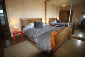 Violet Cottage 3 bedroom Apartment by Cardiff Holiday homes - Image 4