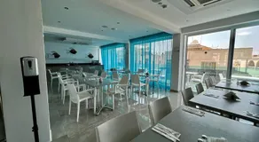 Sunny Blue Hotel - Image 4